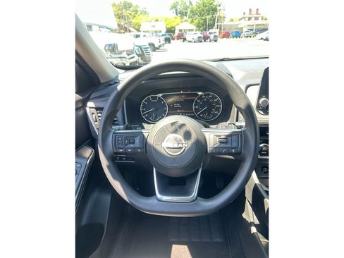 Used 2024 Nissan Rogue SV FWD image 15