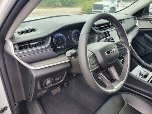 Used 2023 Jeep Grand Cherokee Limited AWD/4WD image 20