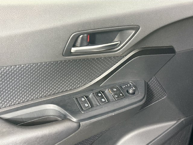 Used 2018 Toyota C-HR XLE FWD image 18