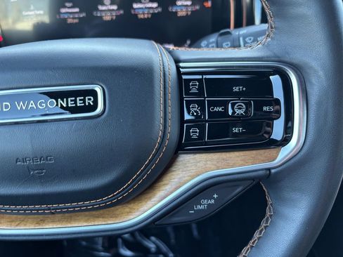Used 2024 Jeep Grand Wagoneer L Series III AWD/4WD image 14
