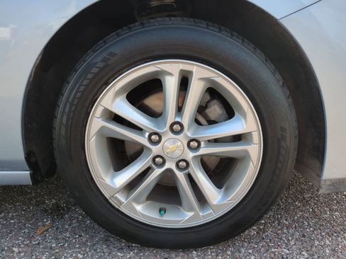 Used 2018 Chevrolet Cruze LT w/ Convenience Package image 11