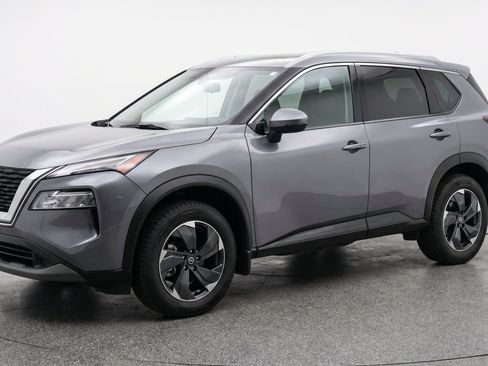 Used 2025 Nissan Rogue SV AWD/4WD image 3