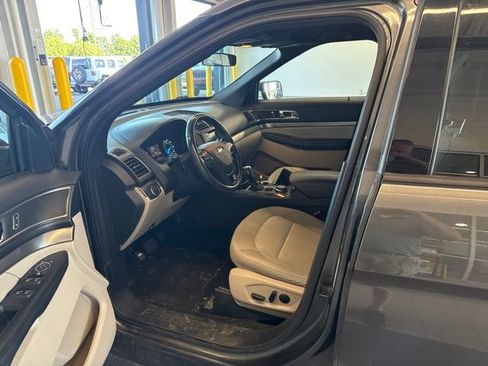 Used 2019 Ford Explorer XLT AWD/4WD image 6