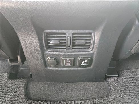 Used 2021 Nissan Titan SV w/ SV Convenience Package RWD image 17
