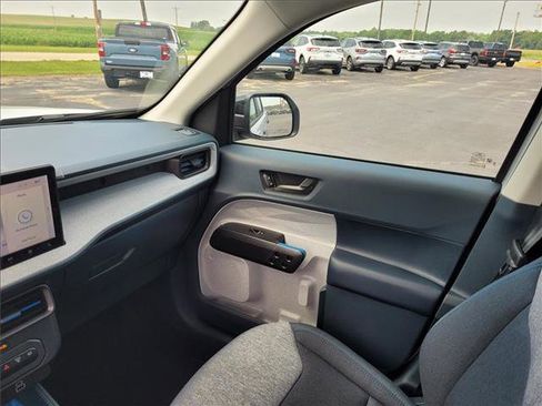New 2025 Ford Maverick XLT w/ XLT Luxury Package FWD image 26