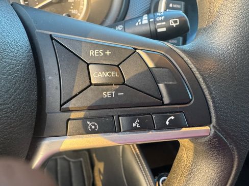 Used 2018 Nissan Kicks SV FWD image 13