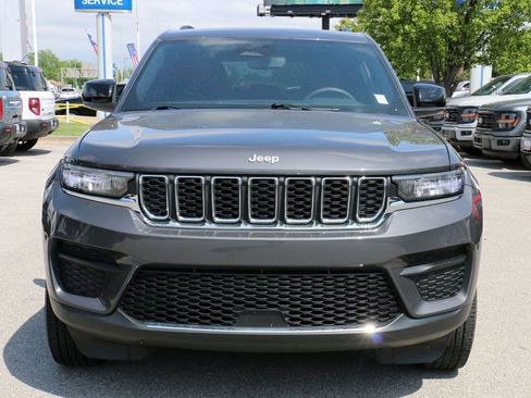 Used 2024 Jeep Grand Cherokee Laredo RWD image 3