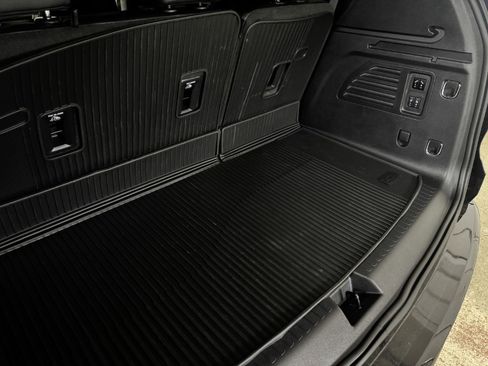 Used 2024 Chevrolet Traverse RS w/ LPO, Floor Liner Package AWD/4WD image 77
