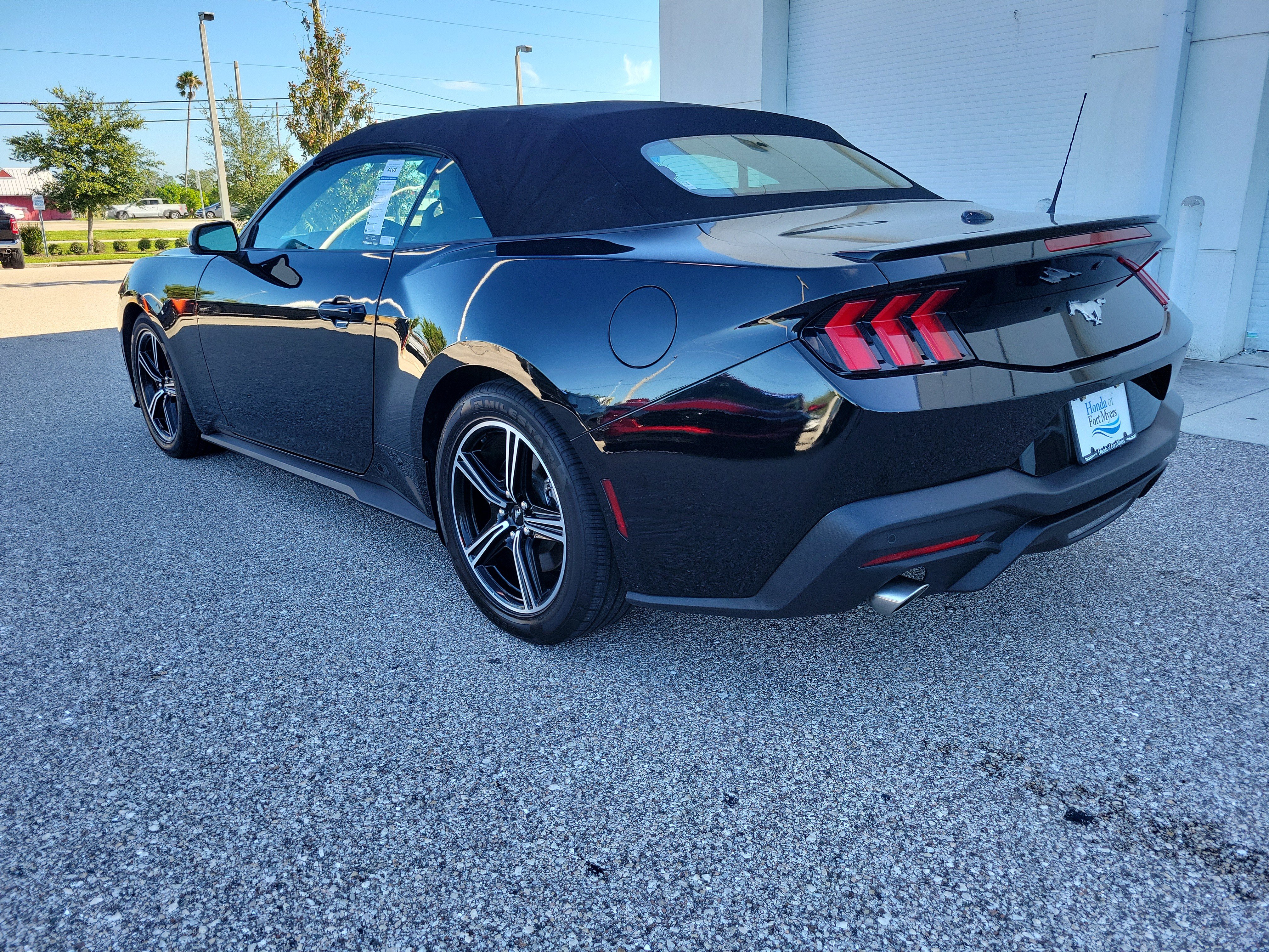 Used 2025 Ford Mustang Premium RWD image 4