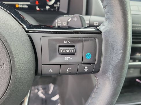 Used 2024 Nissan Rogue SL FWD image 17