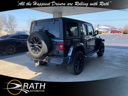 Used 2023 Jeep Wrangler Sahara w/ Cold Weather Group AWD/4WD image 6