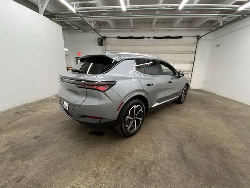 Used 2025 Chevrolet Equinox EV LT w/ Convenience Package image 6