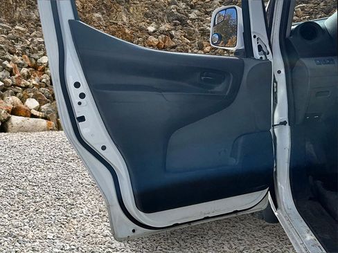 Used 2015 Nissan NV200 SV w/ Technology Package image 19