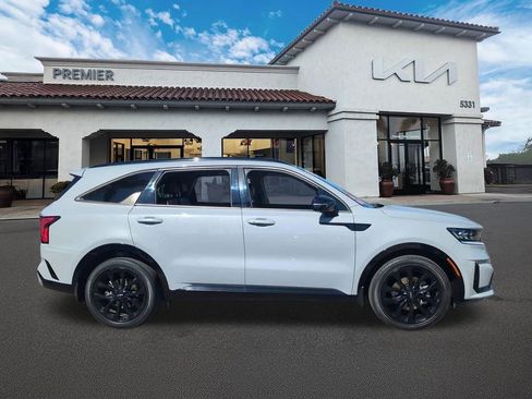 Certified 2022 Kia Sorento SX image 9