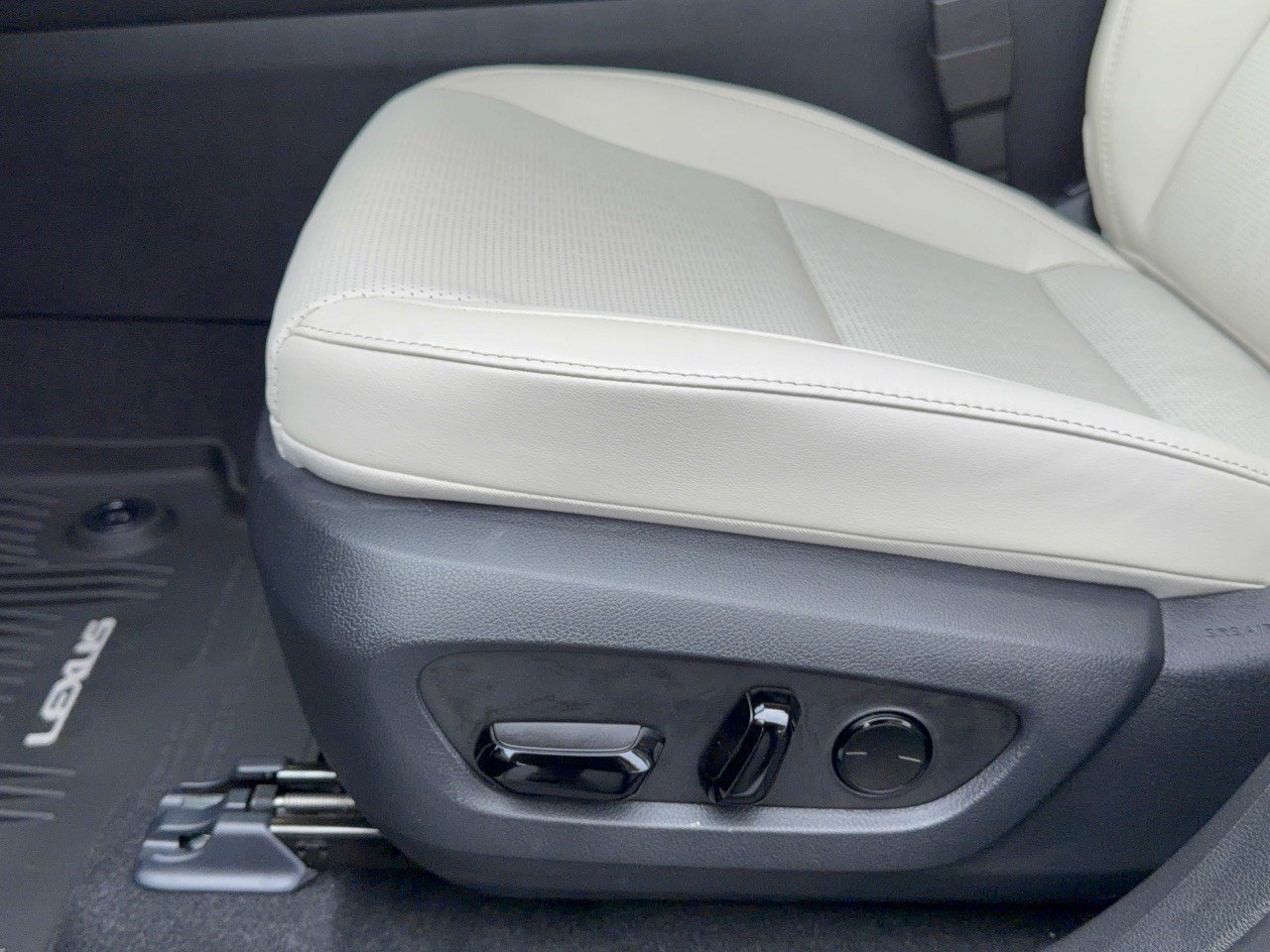 New 2026 Lexus RX 350 AWD image 16