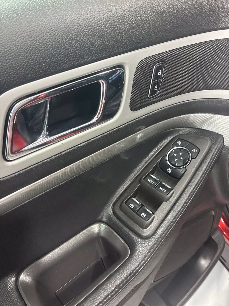 Used 2015 Ford Explorer XLT w/ Equipment Group 202B AWD/4WD image 14