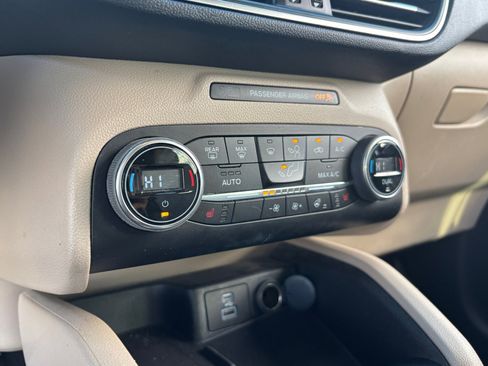 Used 2020 Ford Escape Titanium w/ Titanium Premium Package 2.0 image 29