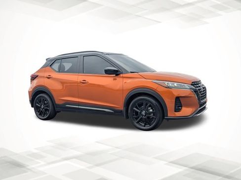 Used 2024 Nissan Kicks SR w/ SR Premium Package image 2