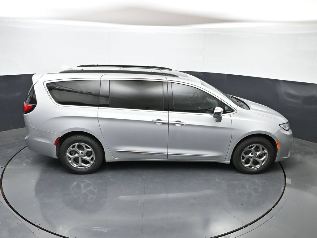 Used 2022 Chrysler Pacifica Limited AWD/4WD image 40