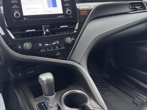 Used 2024 Toyota Camry SE image 21