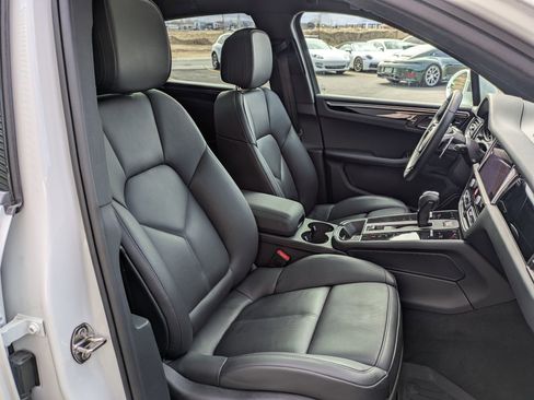 Certified 2025 Porsche Macan image 26
