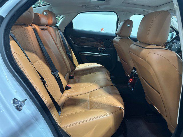 Used 2016 Jaguar XJ R-Sport RWD image 52