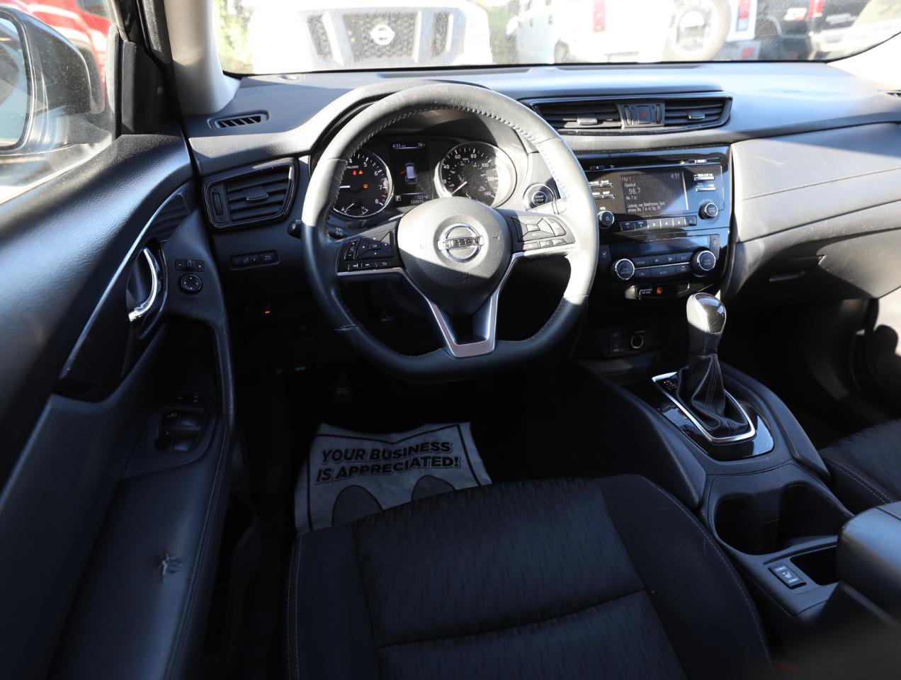 Used 2017 Nissan Rogue SV FWD image 13