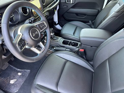 New 2023 Jeep Wrangler Unlimited Rubicon 4xe w/ Cold Weather Group AWD/4WD image 10