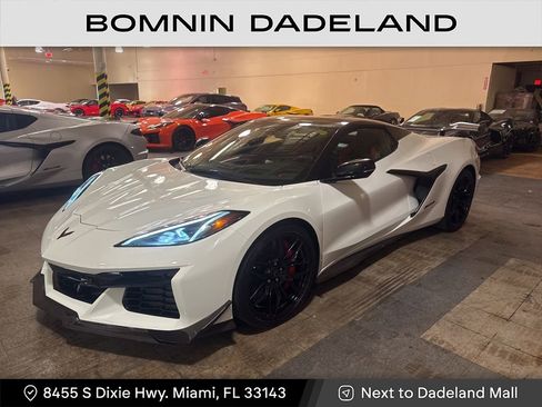 Used 2025 Chevrolet Corvette Z06 w/ Z07 Performance Package image 2