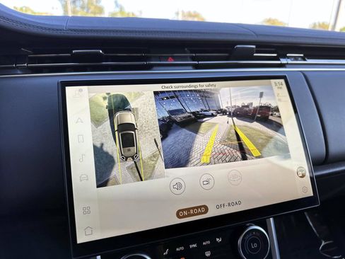 Used 2023 Land Rover Range Rover SE image 25