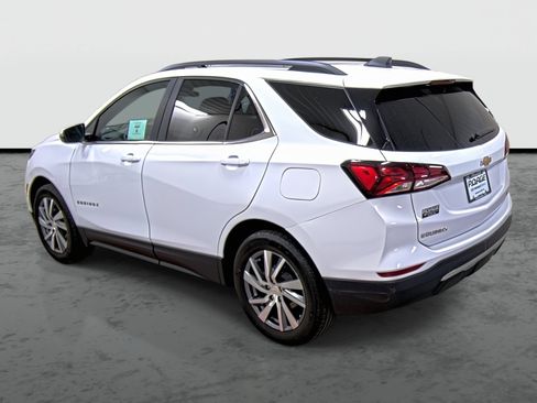 Used 2024 Chevrolet Equinox LT image 2