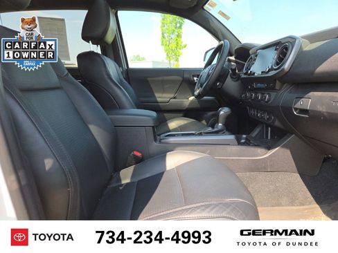 Used 2023 Toyota Tacoma TRD Off-Road w/ TRD Premium Off Road Package AWD/4WD image 18