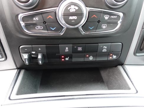 Used 2023 RAM 1500 Classic SLT w/ Electronics Convenience Group AWD/4WD image 45