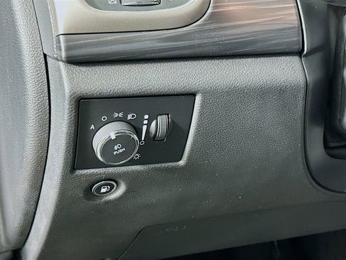 Used 2019 Jeep Grand Cherokee Altitude image 10