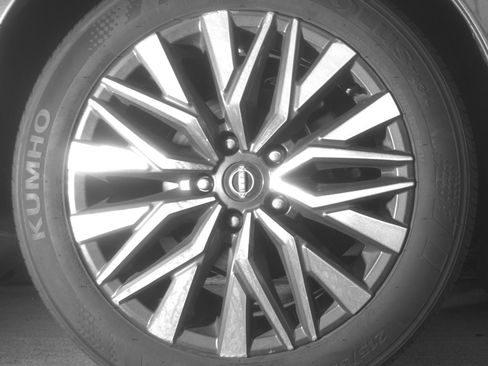 Used 2025 Nissan Altima 2.5 SV FWD image 15