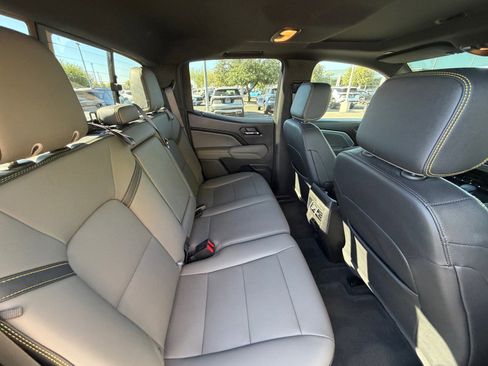 Used 2025 Chevrolet Colorado ZR2 image 12