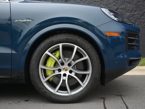 Certified 2025 Porsche Cayenne S AWD/4WD image 11