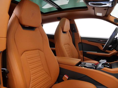 Used 2025 Lamborghini Urus SE AWD/4WD image 15