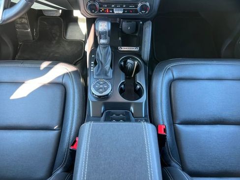 Used 2025 Ford Bronco Badlands image 22