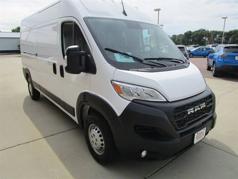 Used 2026 RAM ProMaster 2500 w/ Convenience Group FWD image 5
