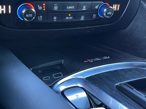 Used 2024 Buick Enclave Premium AWD/4WD image 18
