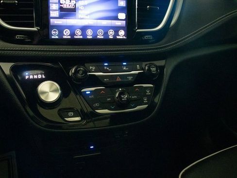 Used 2019 Chrysler Pacifica Limited w/ Advanced Safetytec Group image 32