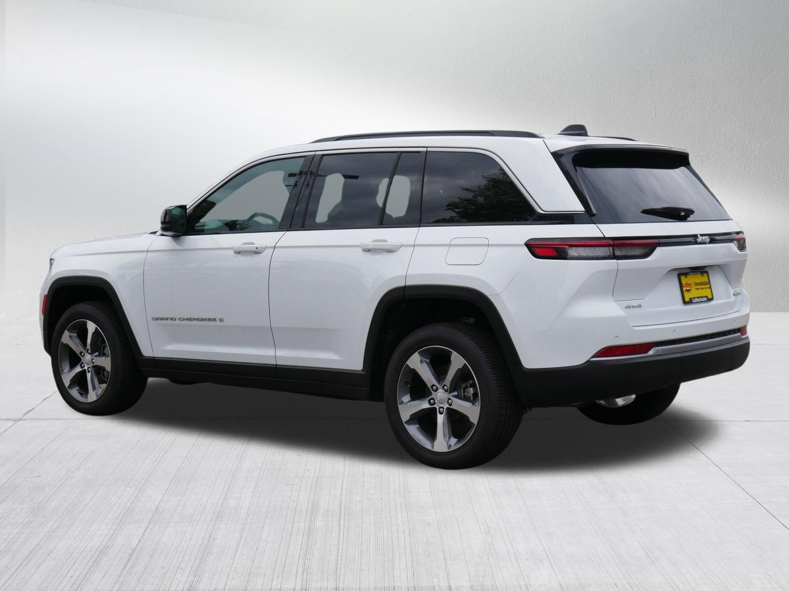 New 2026 Jeep Grand Cherokee Limited w/ Trailer Tow Package AWD/4WD image 5
