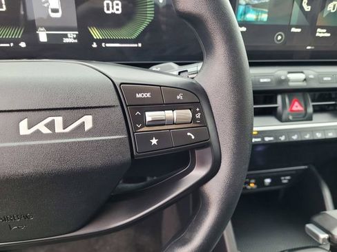 Used 2025 Kia K4 LXS image 19