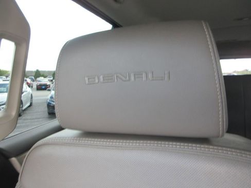 Used 2020 GMC Yukon XL Denali image 39
