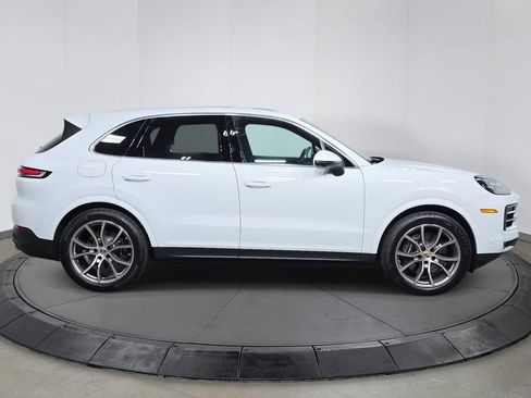 Certified 2024 Porsche Cayenne AWD/4WD image 8