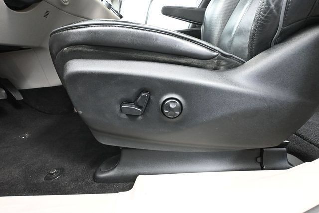 Used 2018 Chrysler Pacifica Limited FWD image 16