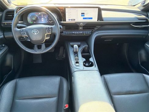 Used 2023 Toyota Crown Limited image 22