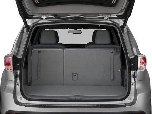 Used 2016 Toyota Highlander XLE image 12