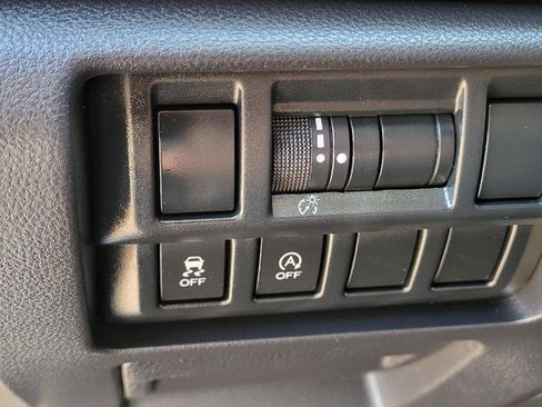 Used 2022 Subaru Crosstrek 2.0i image 9